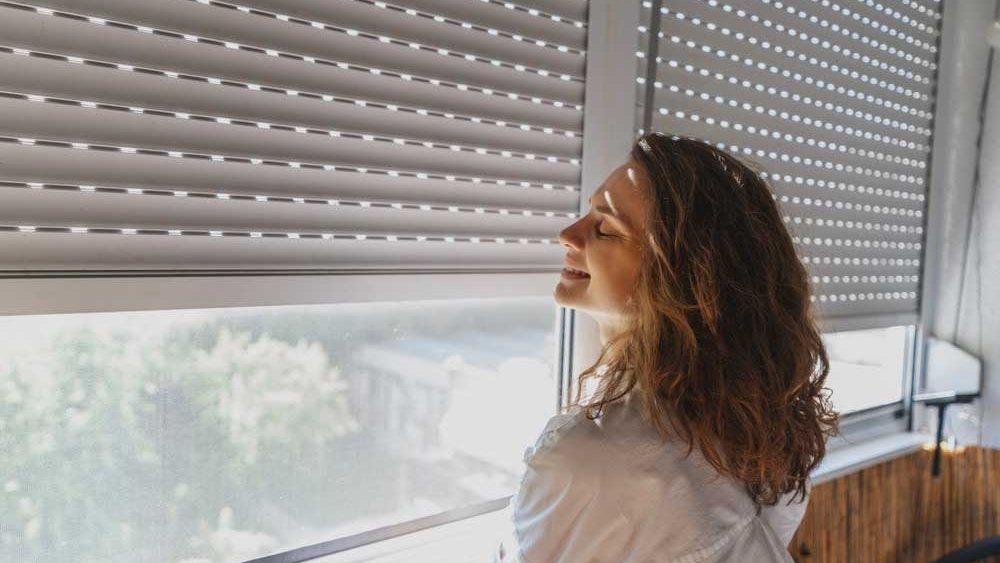 Kézi működtetésű és motoros működtetésű redőny szerelése Zalaegerszeg Nagykanizsa Letenye Lenti Zalaszentgrót Zalakaros, Keszthely Hévíz